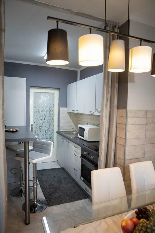 Apartment Laura Ровин Екстериор снимка