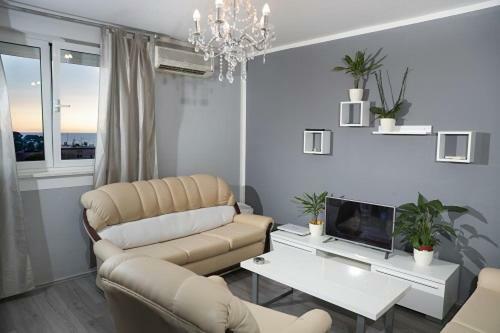 Apartment Laura Ровин Екстериор снимка