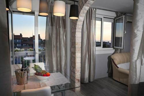 Apartment Laura Ровин Екстериор снимка