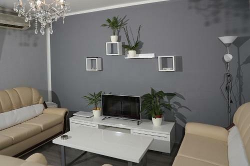Apartment Laura Ровин Екстериор снимка