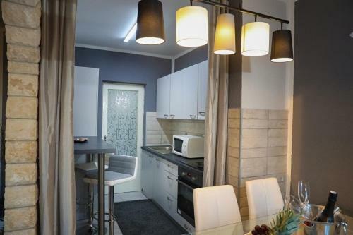 Apartment Laura Ровин Екстериор снимка