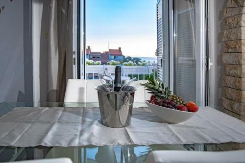 Apartment Laura Ровин Екстериор снимка