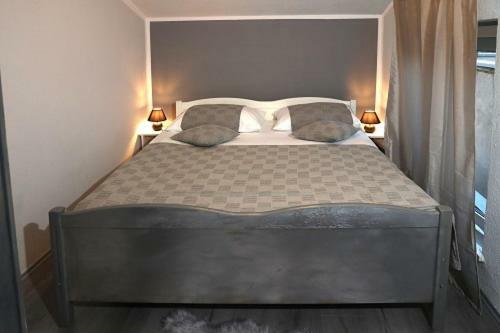 Apartment Laura Ровин Екстериор снимка