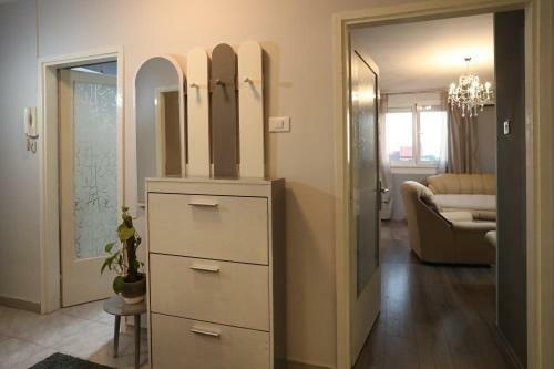Apartment Laura Ровин Екстериор снимка